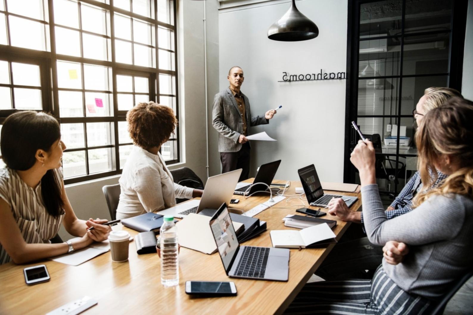 Processus d'analyse des données budgétaires chez zephuraviax